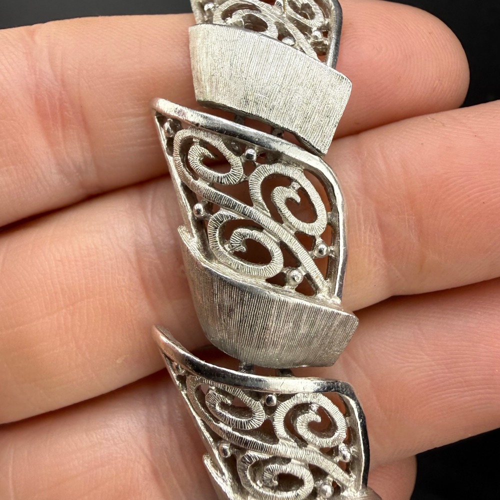 Vintage Trifari Link‎ Bracelet Silver Tone Scroll Textured Design 6.5
